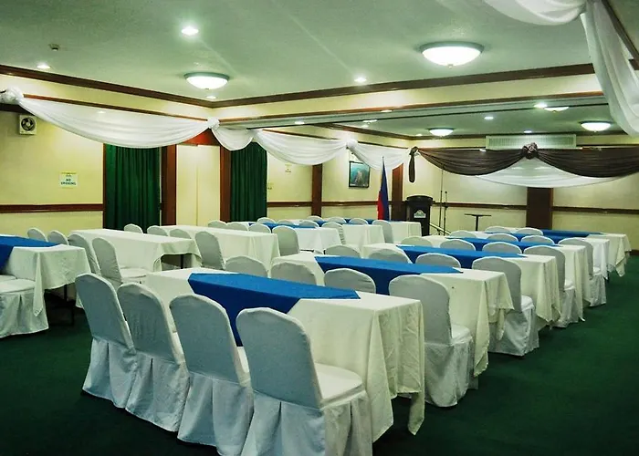 Days Mactan Cebu Отель