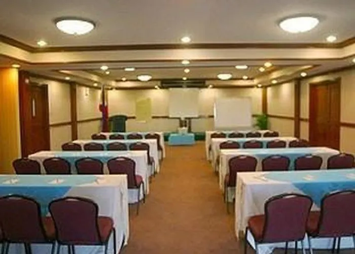 Days Mactan Cebu Отель